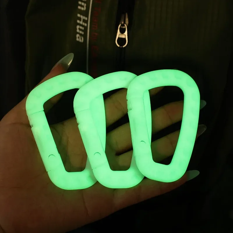 Moschettone luminoso per zaini - Outdoor Adventure Backpack recensione e prezzo